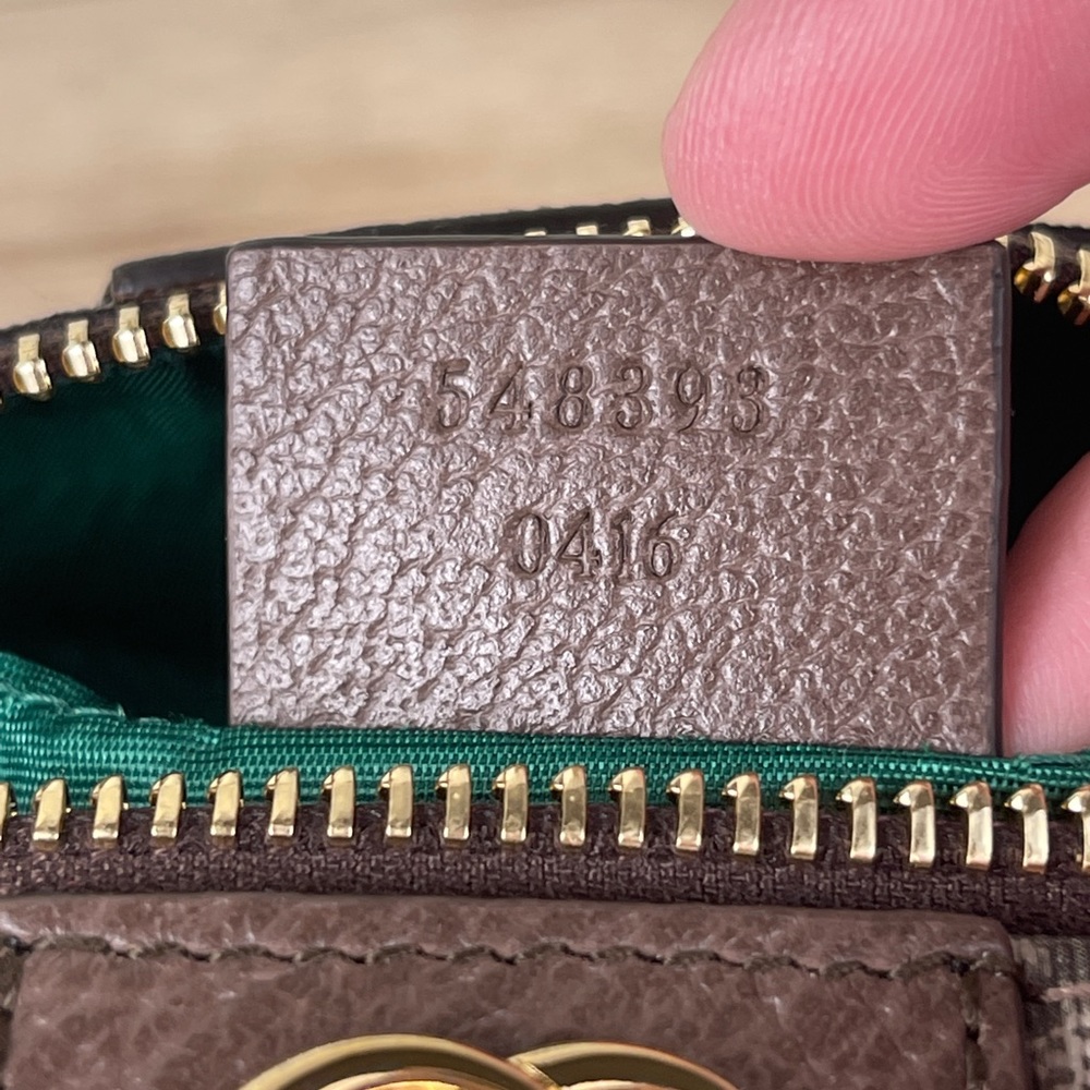 GUCCI GG SUPREME COSMETIC BAG - Picture 12 of 12